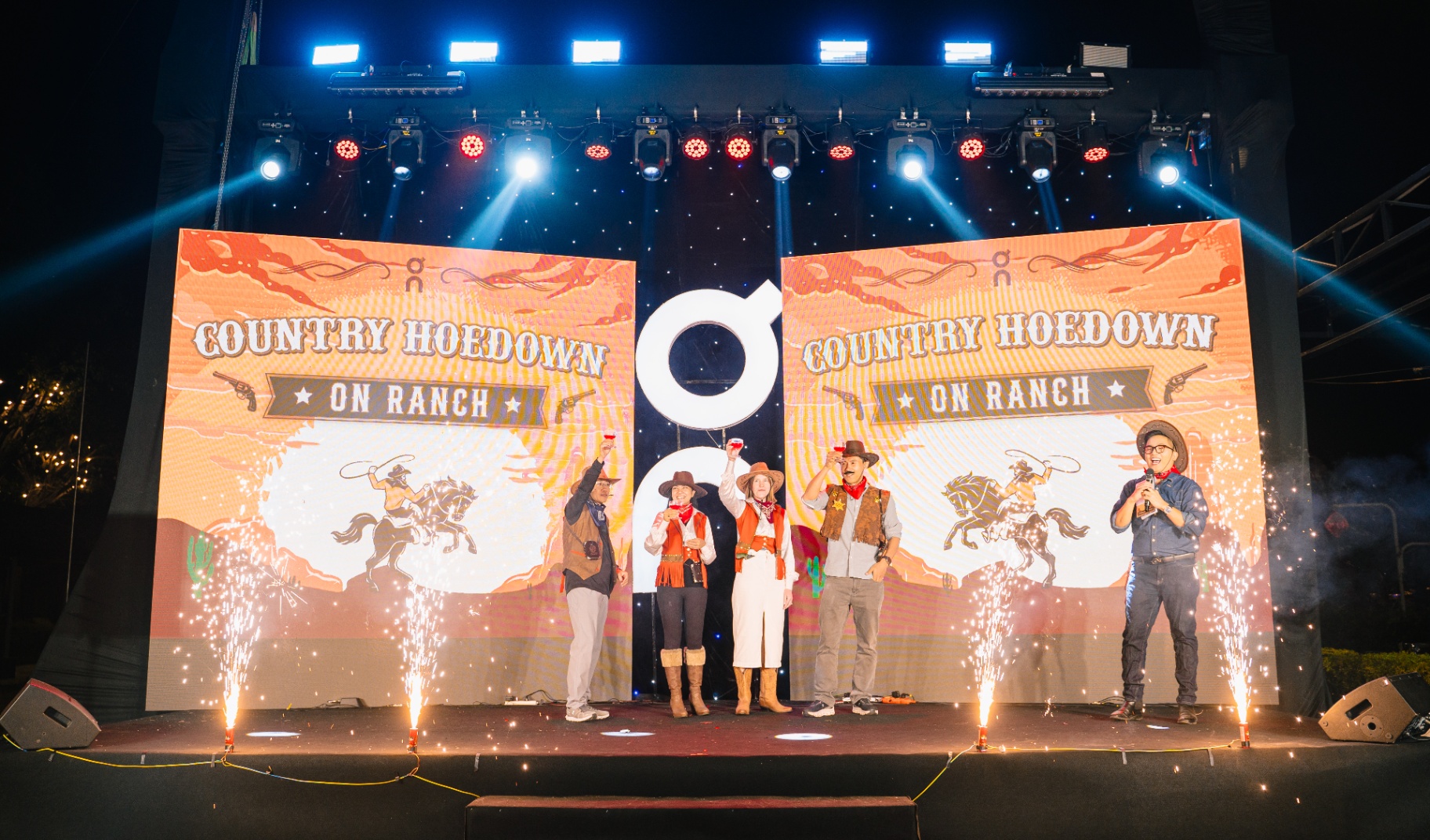 Tổ chức Year End Party - Tiệc tất niên