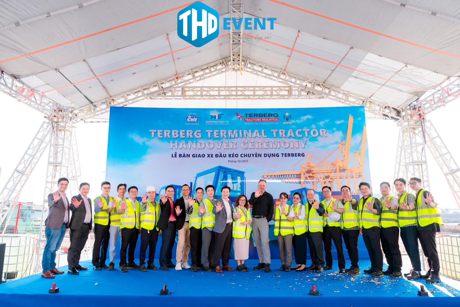 CÔNG TY CỔ PHẦN MIFU | LỄ BÀN GIAO XE ĐẦU KÉO TẠI CẢNG HẢI PHÒNG PORT TIL