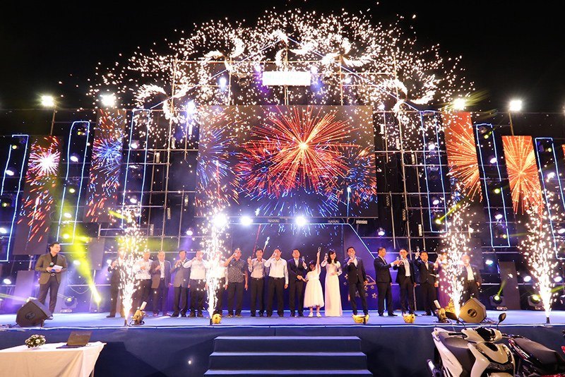 TIPS CHỌN DRESSCODE PHÙ HỢP VỚI CONCEPT YEAR END PARTY 2025 - Hình 4