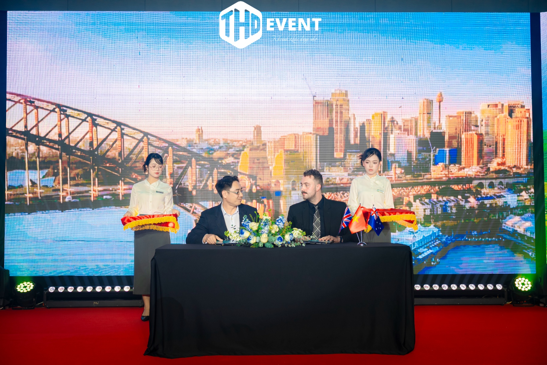 THOUSE | YEAR END PARTY & LỄ KÝ KẾT HỢP TÁC - Hình 2