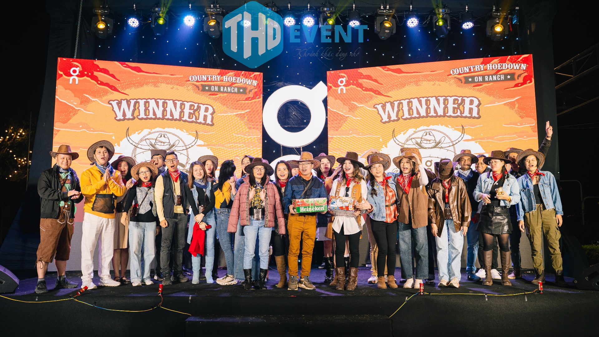 COMBO TEAMBUILDING + YEAR END PARTY - XU HƯỚNG TỔ CHỨC SỰ KIỆN DOANH NGHIỆP 2025