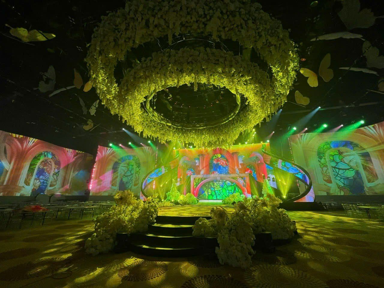 XU HƯỚNG WEDDING 2025: KHI CÔNG NGHỆ VÀ CÁ TÍNH LÊN NGÔI|Đám Cưới 2025 - Không Chỉ Đẹp, Mà Còn “Wow”! - Hình 5