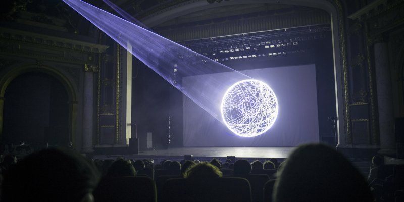 6 XU HƯỚNG THIẾT KẾ SÂN KHẨU YEP 2025 NỔI BẬT NHẤT - Hình 4